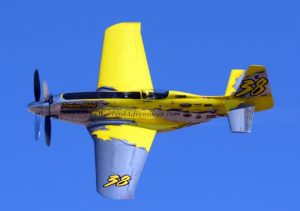 Rennflugzeuge wie dieser umgebaute P-51 „Mustang“-Jäger aus dem 2.  Weltkrieg fliegen mit gegenläufigen Doppelpropellern. „Precious Metal“ ist mit einem Triebwerk ausgerüstet, das etwa doppelt so viel leistet wie der ursprünglich installierte Motor. Die zusätzliche Kraft nutzen am besten gegenläufige Propeller. (#2)