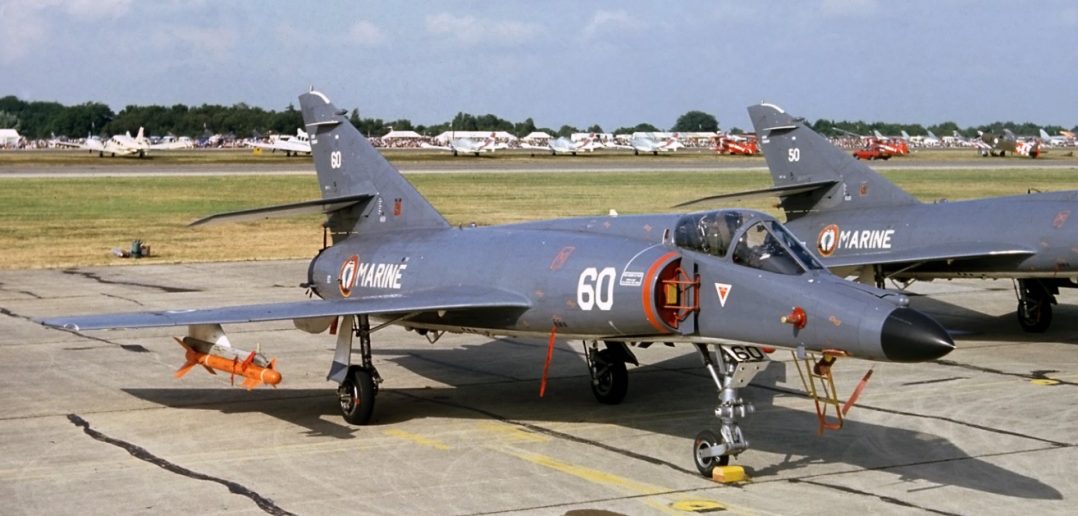 Hier sind zwei "Super Etendards" 1983 zu Gast beim "International Air Tattoo" auf dem britischen Fliegerhorst Greenham Common (#11)