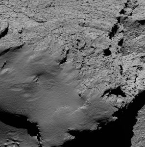 Felsen bleiben Felsen – auch wenn sie über 500 Millionen Kilometern von der Erde weg sind. Diese Aufnahme zeigt die Oberfläche des Kometen 67P aus 8,9 Kilometern Entfernung. (#05)