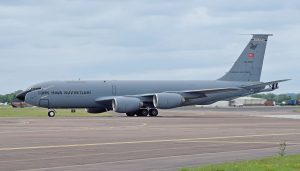 Eine Boeing KC-135R „Stratotanker“ der türkischen Luftwaffe, aufgenommen am 7. Juli 2016 auf der RAF-Basis in Fairford beim Besuch des Royal International Air Tatoo, einer der größeren Flugschauen für die Militärluftfahrt in Großbritannien.  (#2)