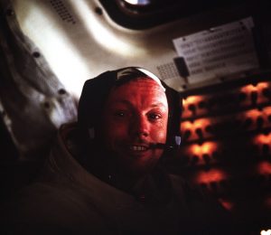 Neil Armstrong, aufgenommen in der Landefähre, betrat als erster Mensch einen fremden Himmelskörper. (#4)