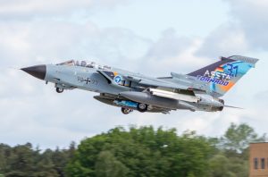 Ein IDS-“Tornado“ der WTD 61 der Bundeswehr (Luftwaffe), mit dem das ASSTA 3-Modernisierungspaket erprobt wird, beim Start. (#8)