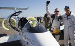 Testpilot Didier Esteyne überquerte am 10. Juli 2015 mit dem Airbus „E-Fan“ den Ärmelkanal. (#5)