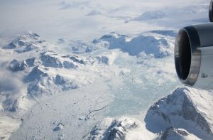 Blick aus der amerikanischen DC-8 auf die grönländische Gletscherlandschaft. (#10)