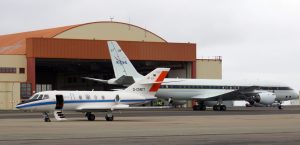 Sie flogen gemeinsam: Die „Falcon“ 20 aus Deutschland (vorne) und die DC-8 der NASA. (#2)