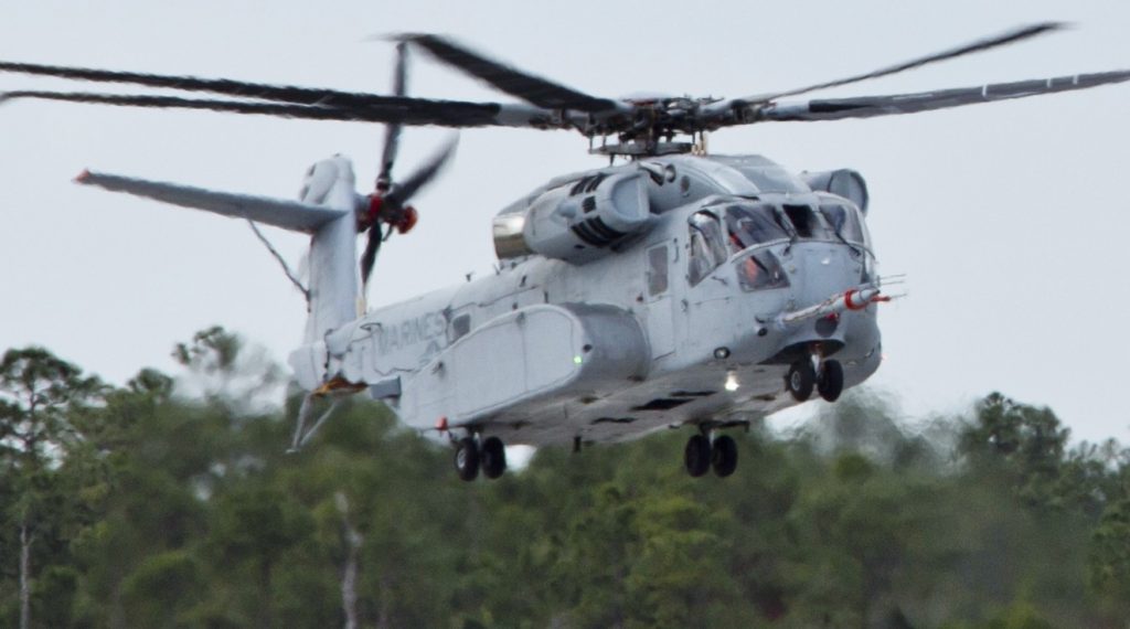 Eine der ersten CH-53K-Maschinen landet auf dem Flugplatz der Sikorsky Aircraft Corporation in Jupiter/Florida.  (#4)