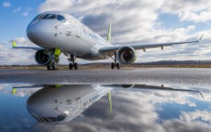 AirBaltic setzte als erste Fluglinie die größere CS300 ein. (#4)