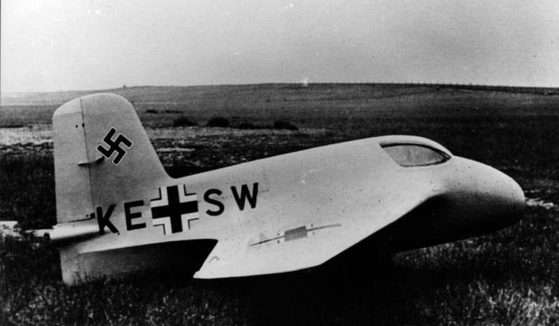 Aufnahme der Me 163A V4, mit der Testpilot Heini Dittmar eine Geschwindigkeit von 1003 km/h erreichte. (#01)