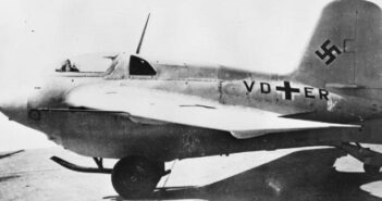 Mit einer Me 163B erreichte Dittmar 1944 dann sogar 1130 km/h. Die einfache Schallgeschwindigkeit liegt bei 1200 km/h.
