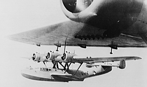 Do 24 X-19, aufgenommen 1941 bei einem Patrouillenflug über Niederländisch-Ostindien, dem heutigen Indonesien. Die Maschine wurde 1939 abgeliefert und wurde am 25. Januar 1942 bei einer Bruchlandung zerstört. (#01)