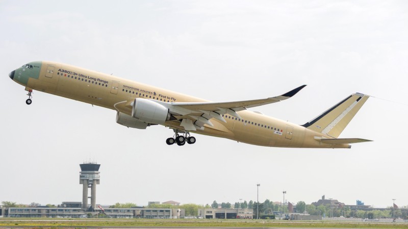 Die erste A350-900 ULR ist für Singapore Airlines bestimmt. Hier startet die Maschine von Toulouse aus zu ihrem Erstflug. (#2)