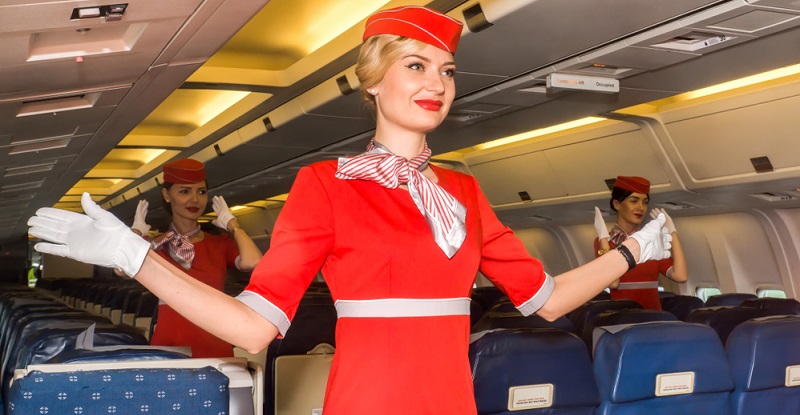 Als Stewardess zu arbeiten, stellt ohne Zweifel eine sehr interessante Aufgabe dar. Die Arbeit hoch über den Wolken verspricht jede Menge Abenteuer.