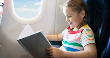 Babys und Kinder beschäftigen: Entspannter fliegen dank Ablenkung