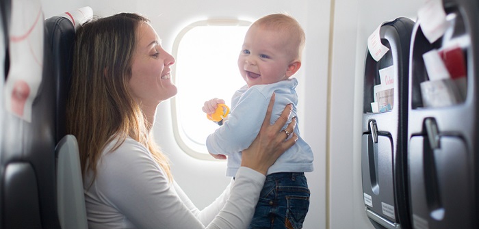 Fliegen mit Baby: Wie alt muss das Baby sein?