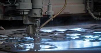 Wasserstrahlschneiden: Modernste Technologie für fast alle Materialien ( Foto: Adobe Stock -SevenOnePictures )