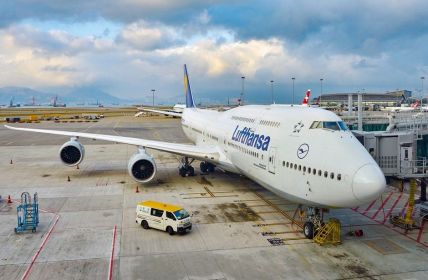 Lufthansa reagiert auf Nahostkonflikt mit Direktflügen nach Asien (Foto: AdobeStock -  Heorshe - 355774199)